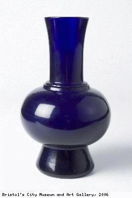 Vase in the shape of a bronze vessel hu